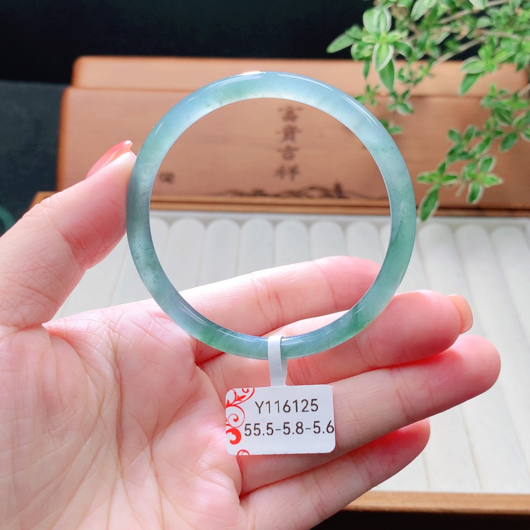 未镶嵌手镯（圆镯）翡翠