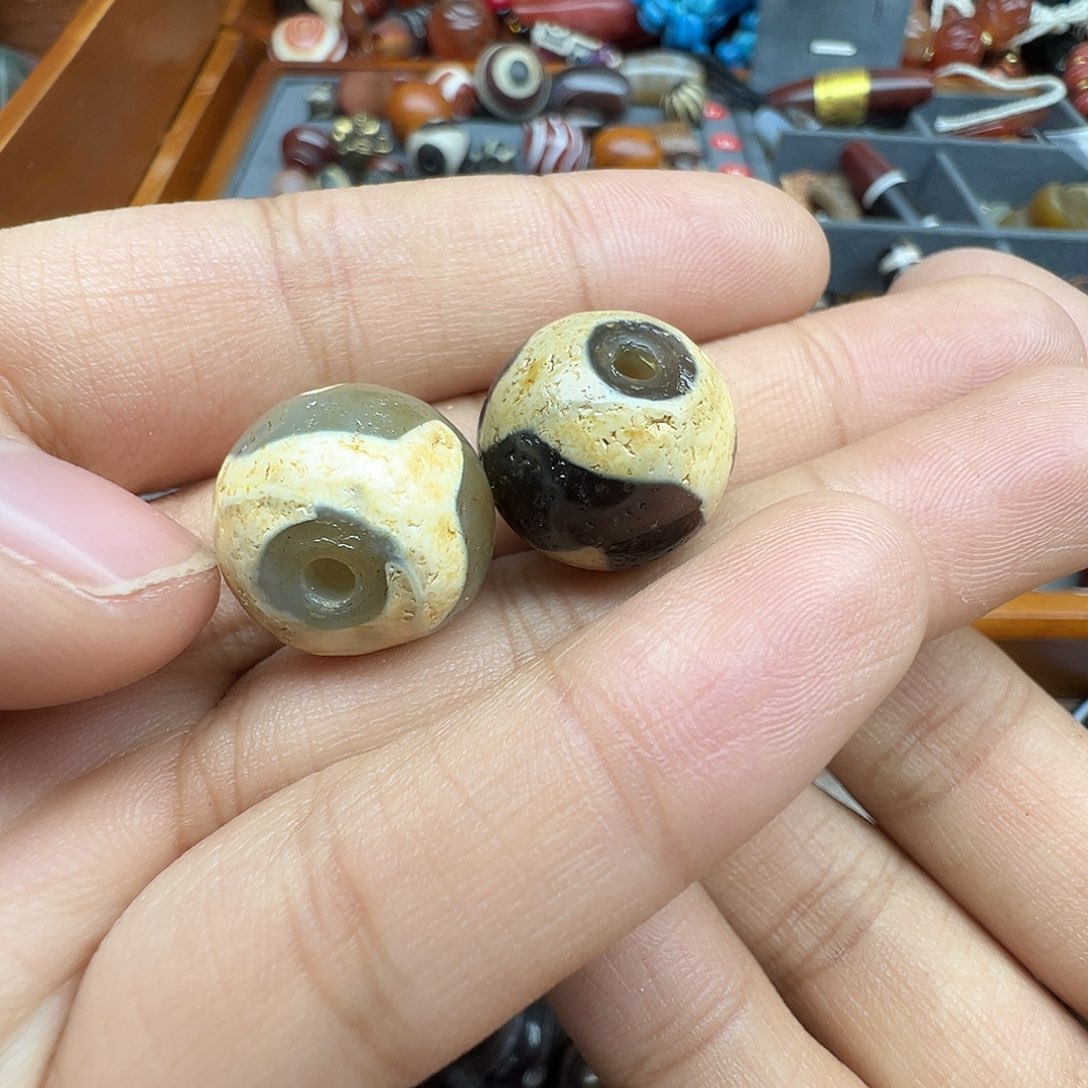 多***乐玛瑙/玉髓未镶嵌珠宝半成品