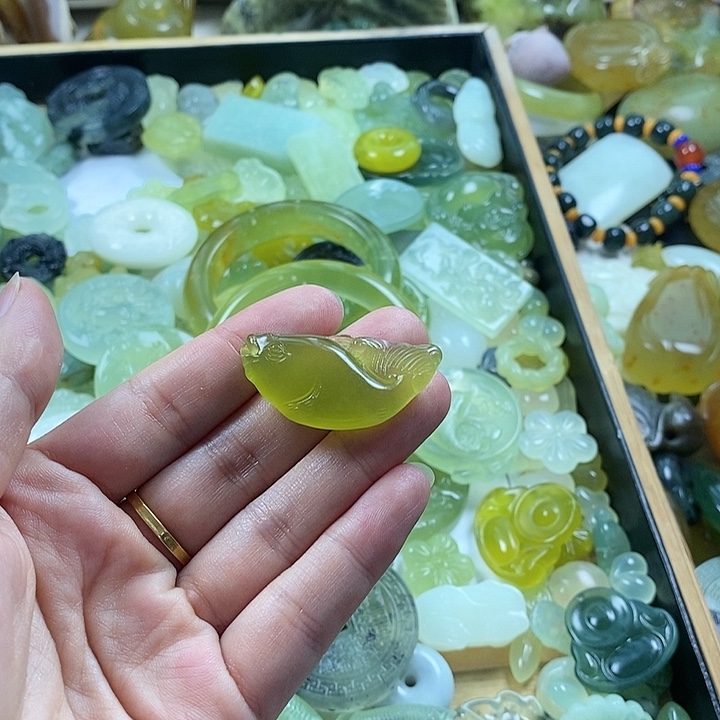 钱***ᐝ蛇纹石玉合金颈饰