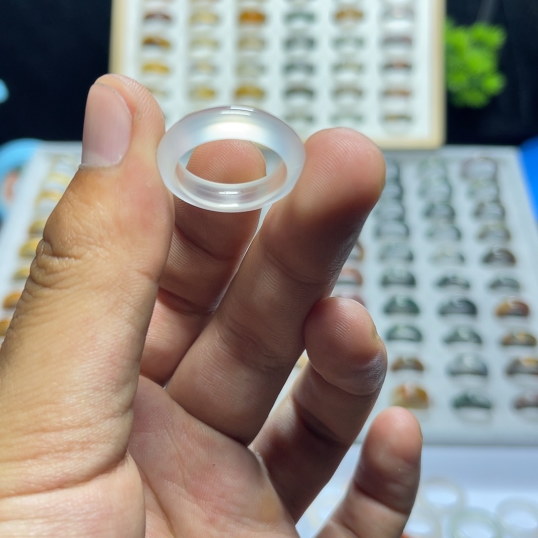 玛瑙/玉髓戒指未镶嵌M****。