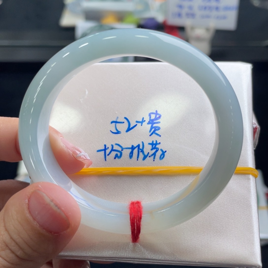 翡翠手镯未镶嵌翡翠手镯