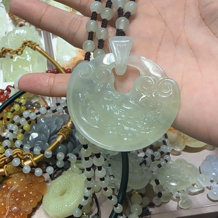 蛇纹石玉吊坠未镶嵌