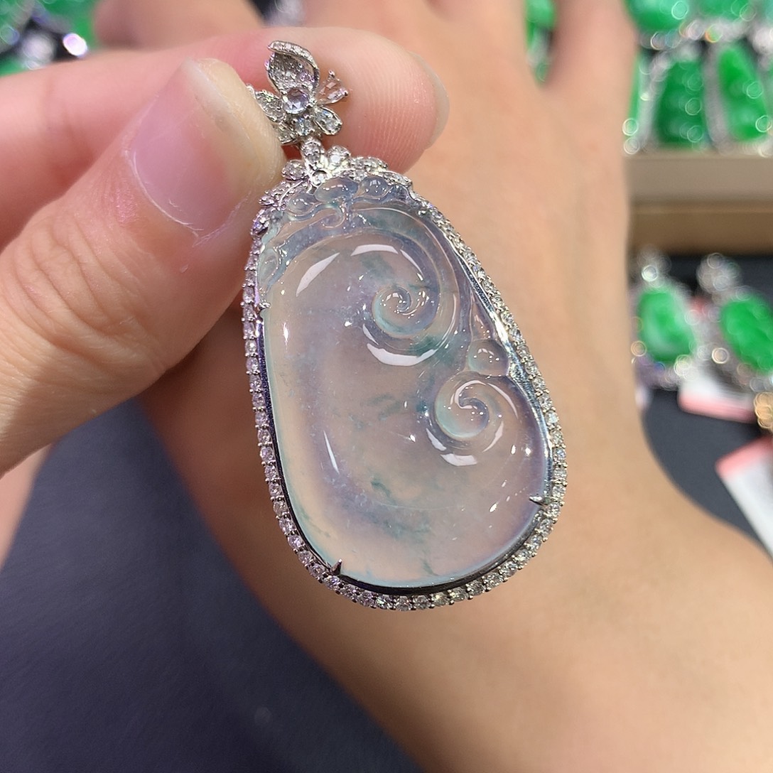 翡翠18K金镶嵌吊坠(赠链)