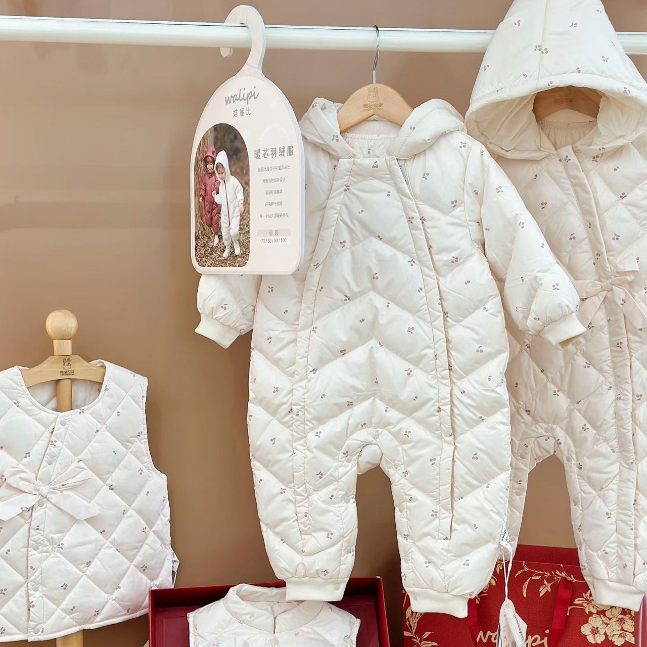 娃丽比·暖冬羽绒服男宝女宝保暖防寒连体外套