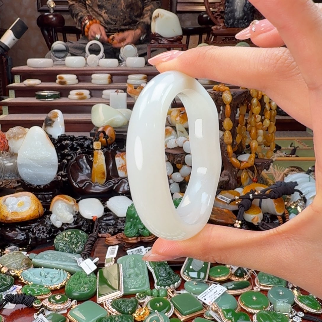 千***帆和田玉（糖玉）未镶嵌手镯