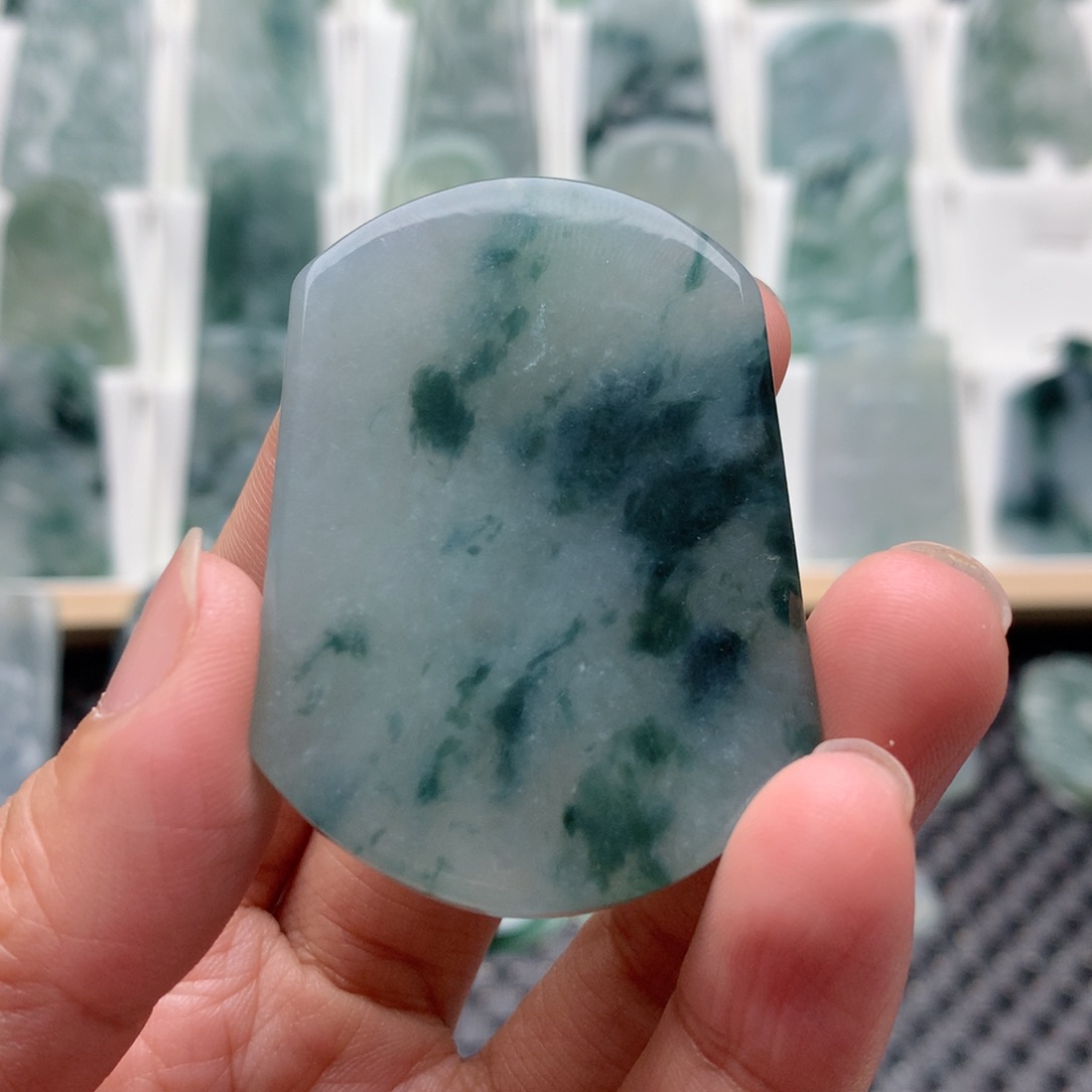 翡翠未镶嵌颈饰平安无事牌