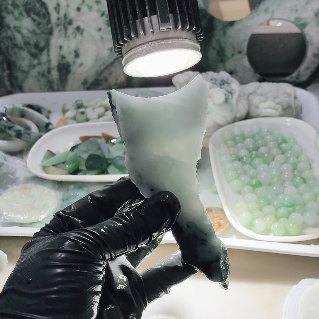 翡翠未镶嵌颈饰边角料