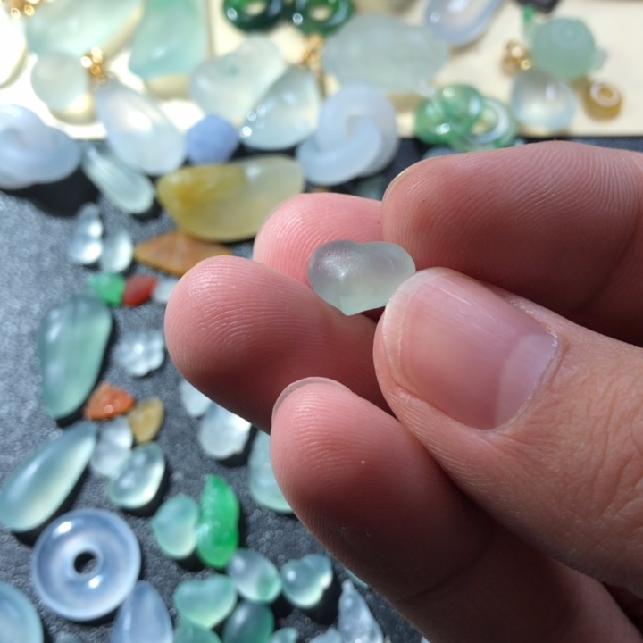 定制翡翠未镶嵌挂件