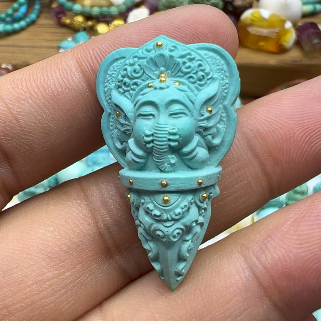 绿松石颈饰未镶嵌