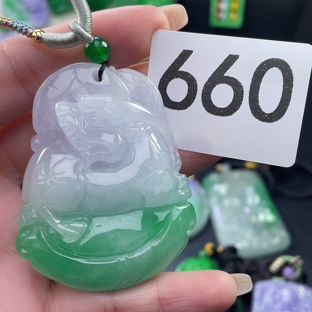 翡翠未镶嵌吊坠(赠链)