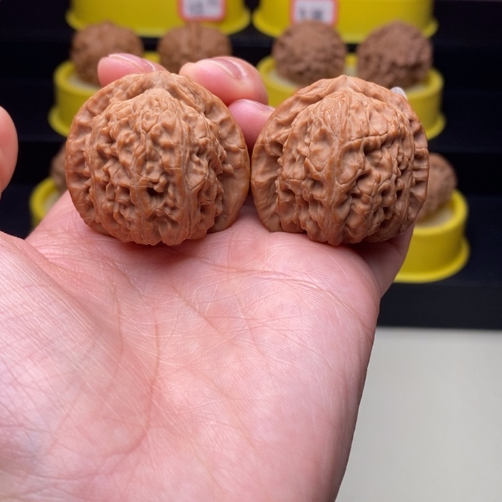 文玩核桃吊坠白狮子原装