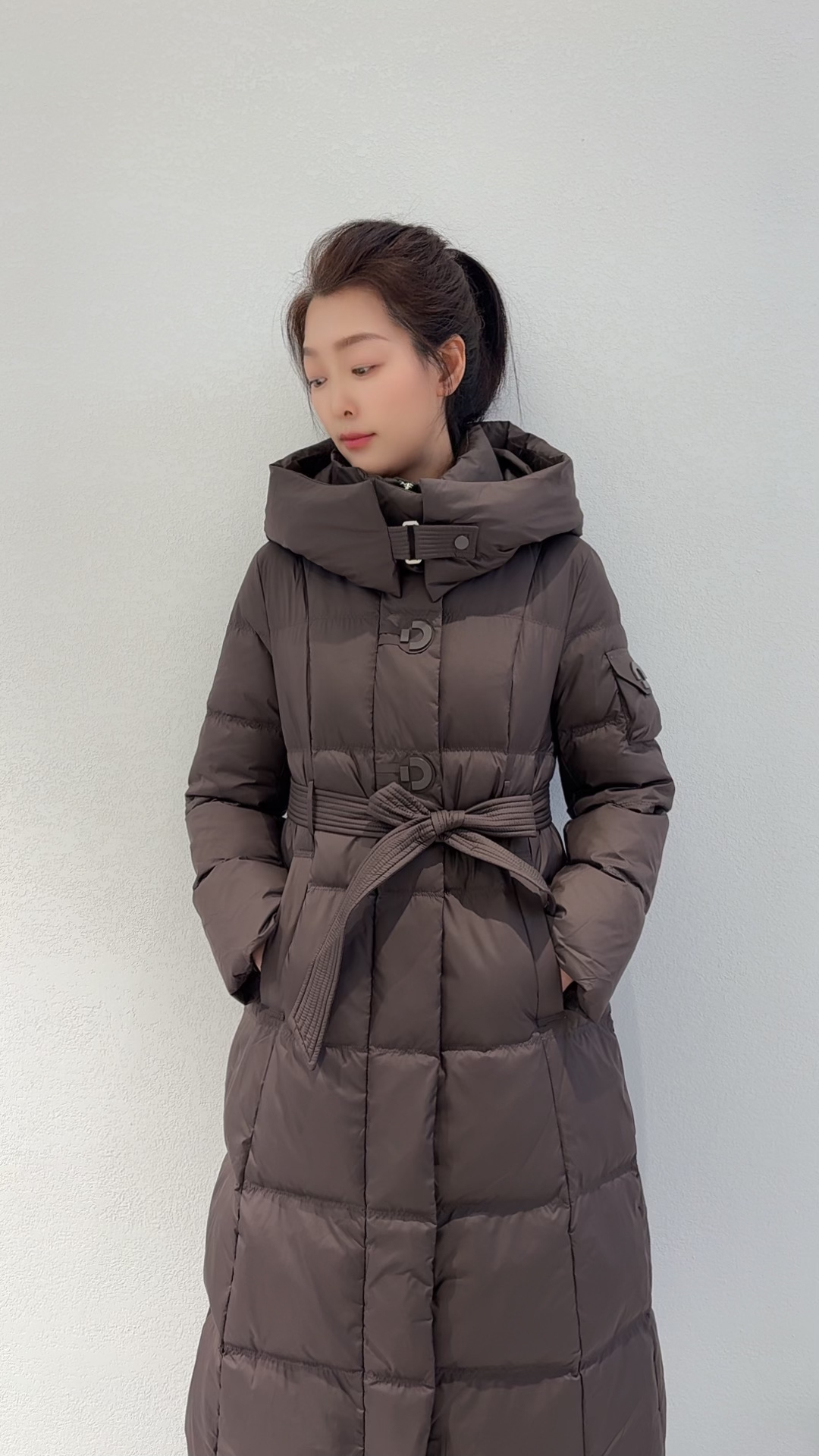 白鸭绒加厚款连帽简约收腰羽绒服宽松秋冬复古外套大衣