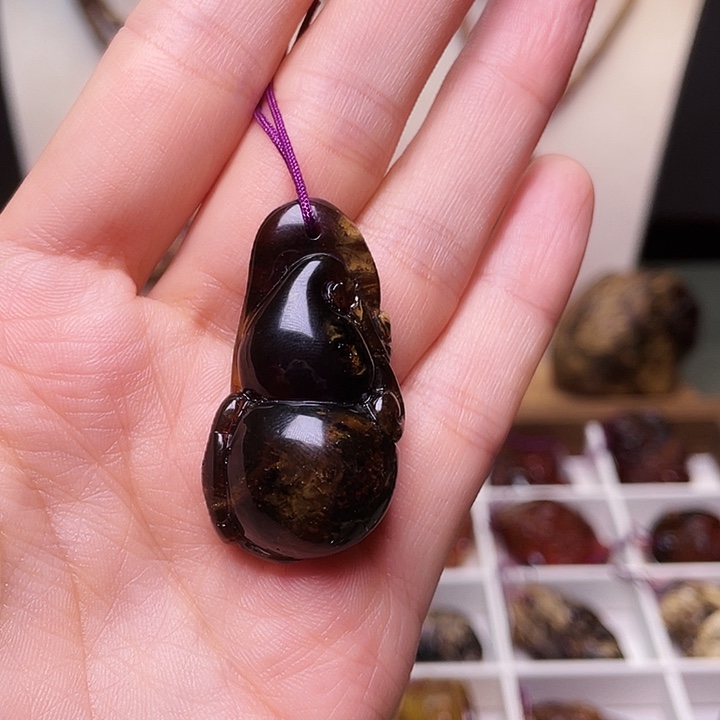 亮***琥珀未镶嵌裸石抚顺琥珀