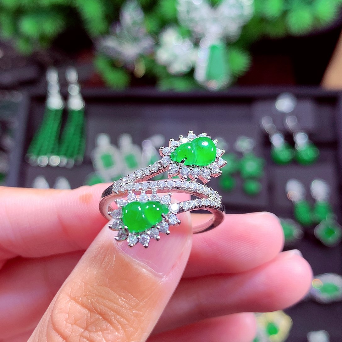 颈饰未镶嵌翡翠天然