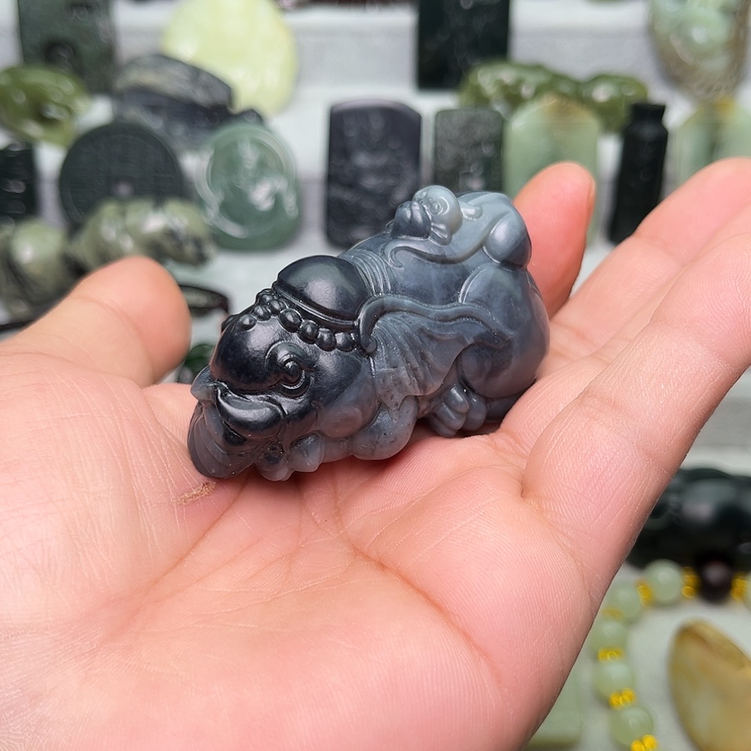 和田玉颈饰未镶嵌大**凳