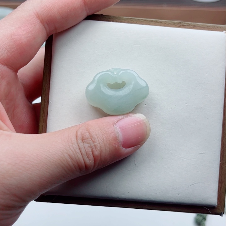 颈饰未镶嵌石英质玉