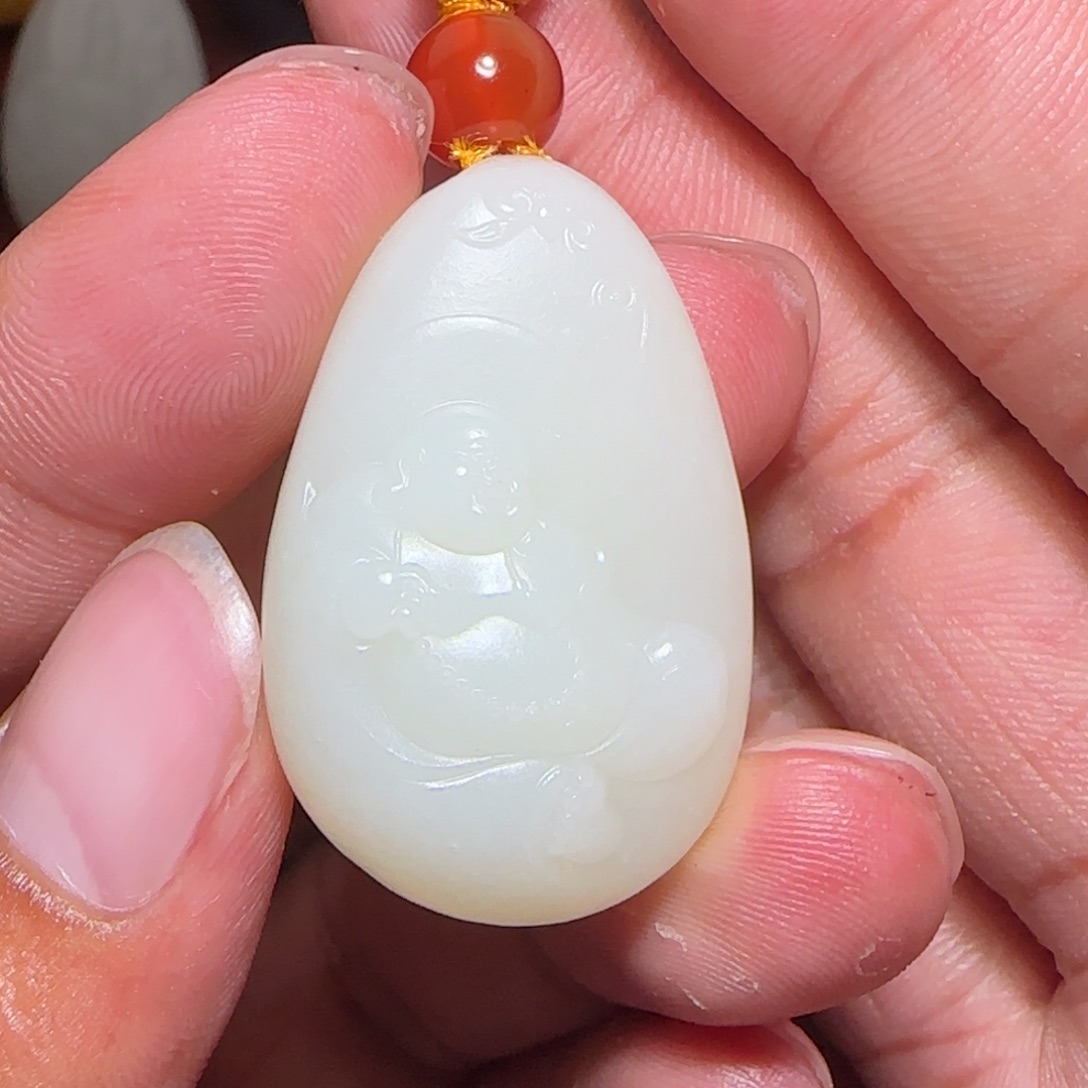 晴***颈饰未镶嵌和田玉