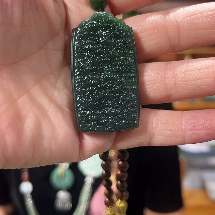 颈饰未镶嵌和田玉（糖玉）