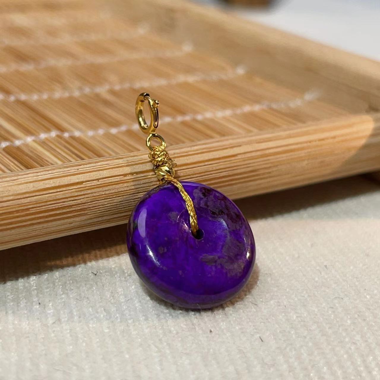 舒俱来皇家紫中平安扣18K/AZB1298