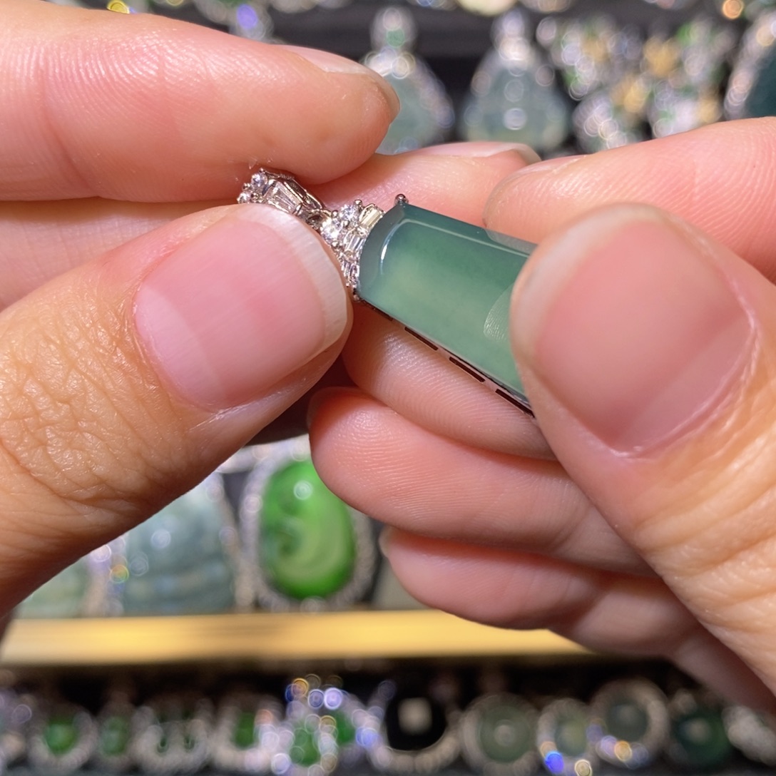 翡翠未镶嵌颈饰天然