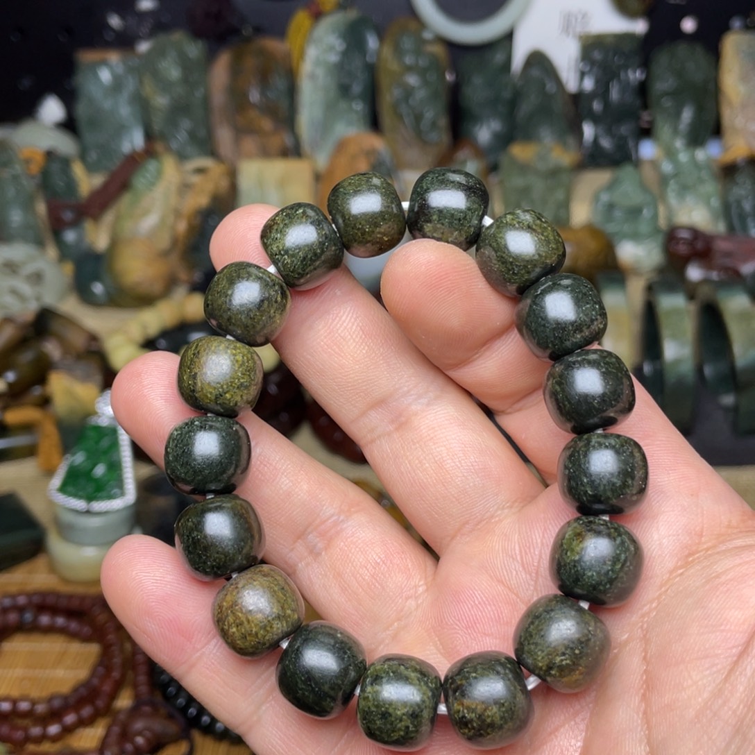 岫岩河磨玉（透闪石质玉）未镶嵌颈饰14×12.5