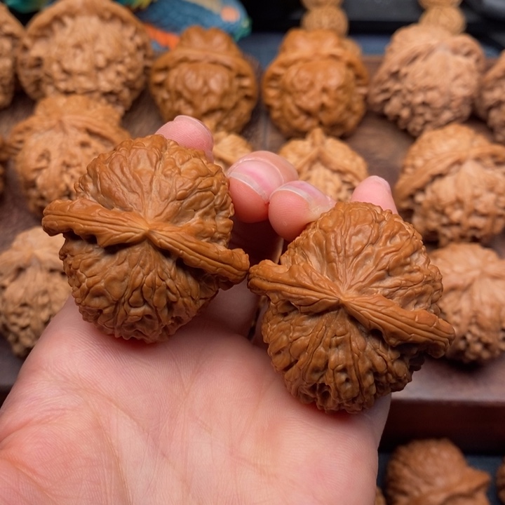 文玩核桃把件40精品红皮球白