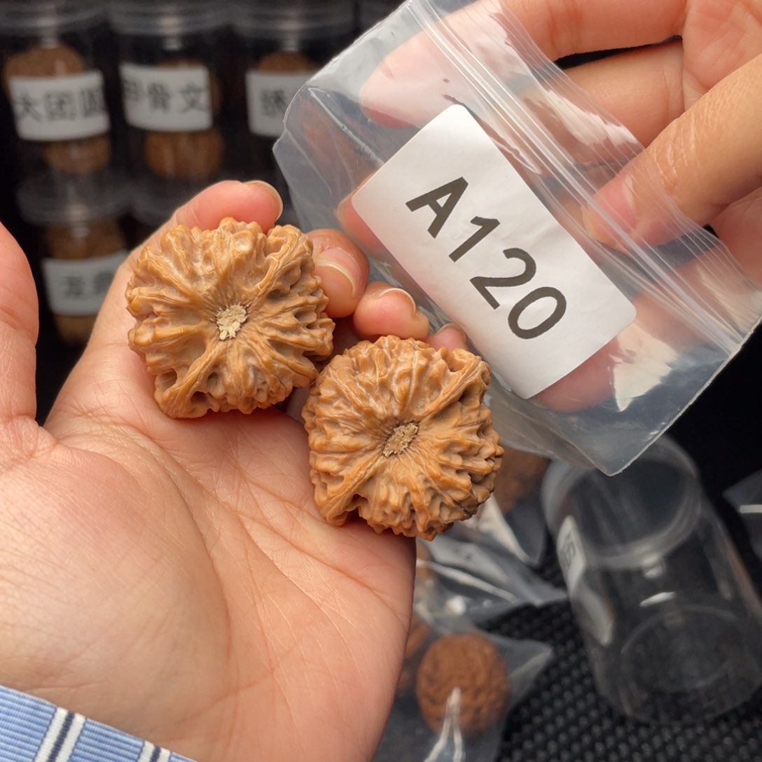 文玩核桃把件40龙门涧