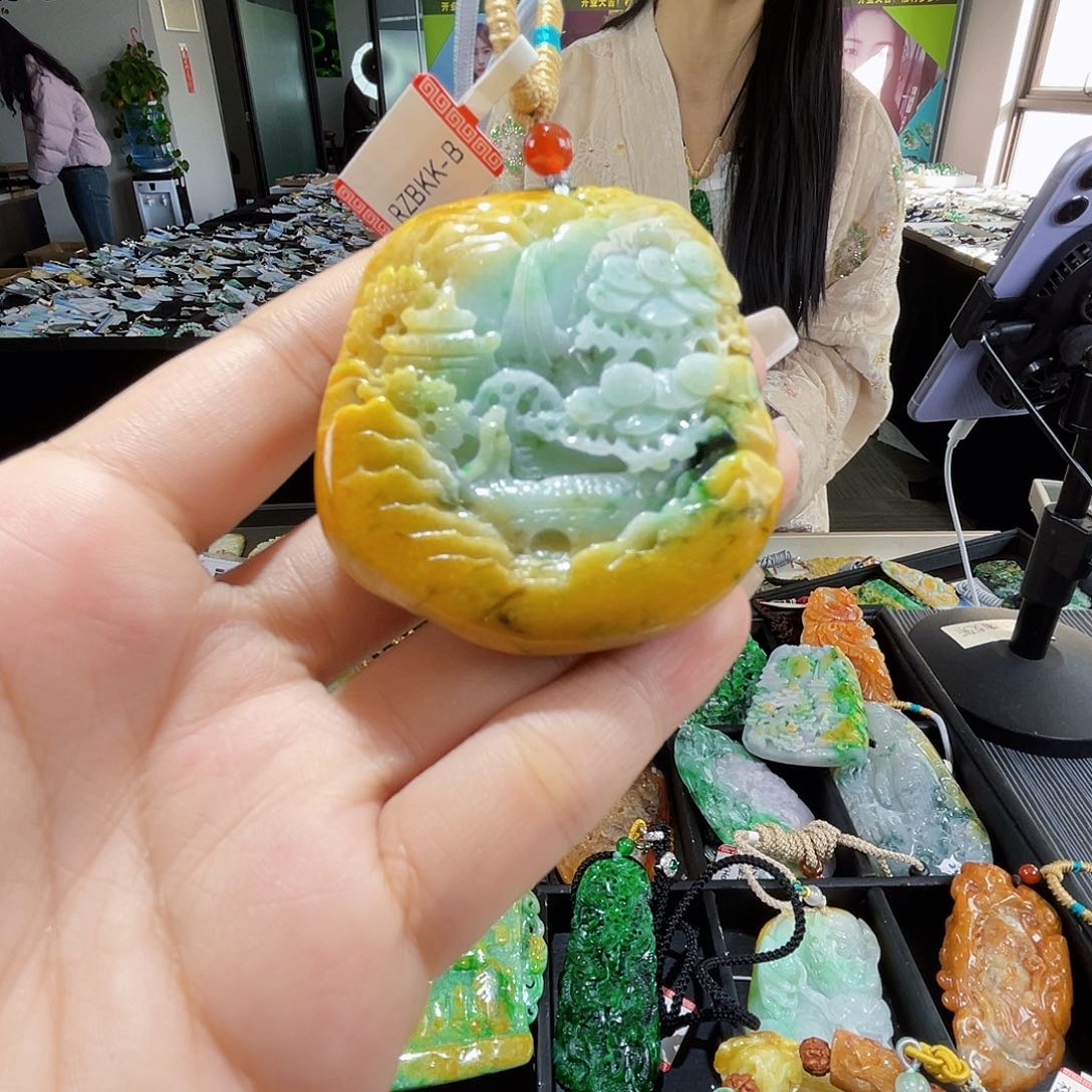颈饰未镶嵌翡翠一