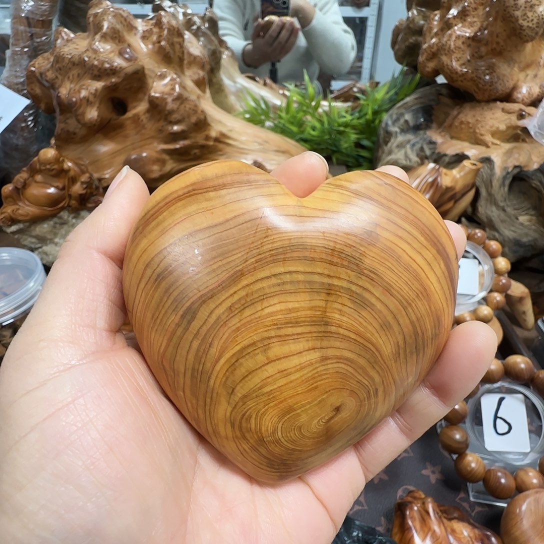 柏木（崖柏）太行崖柏陈化黑油闻香爱心手把件