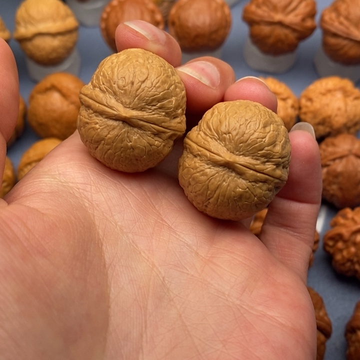 文玩核桃把件蛇皮球