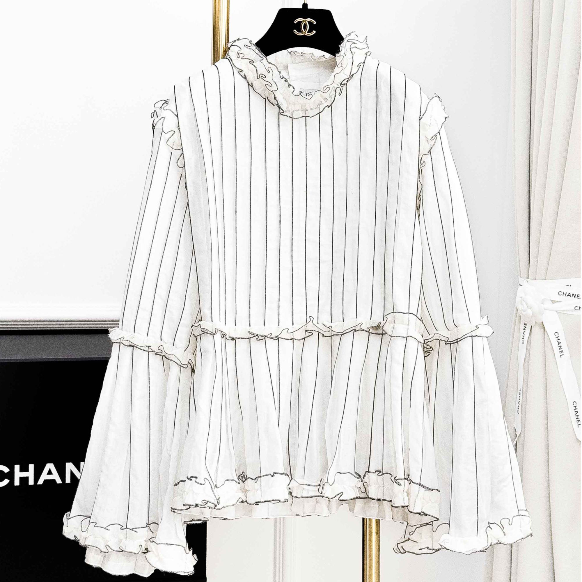 99新 Chanel/香奈儿 36码17S电流系列白色条纹木耳边上衣