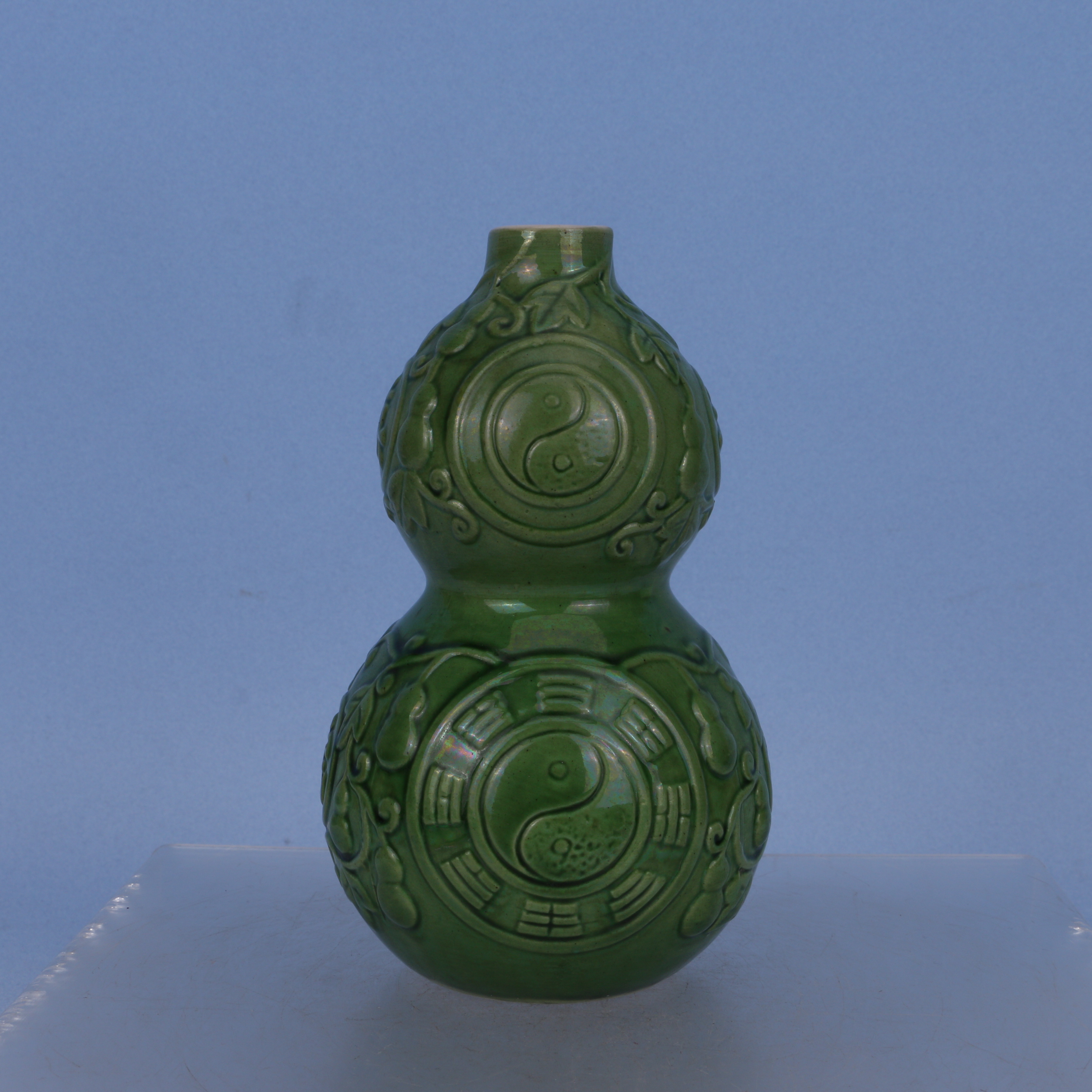 207    清      绿釉八卦葫芦瓶