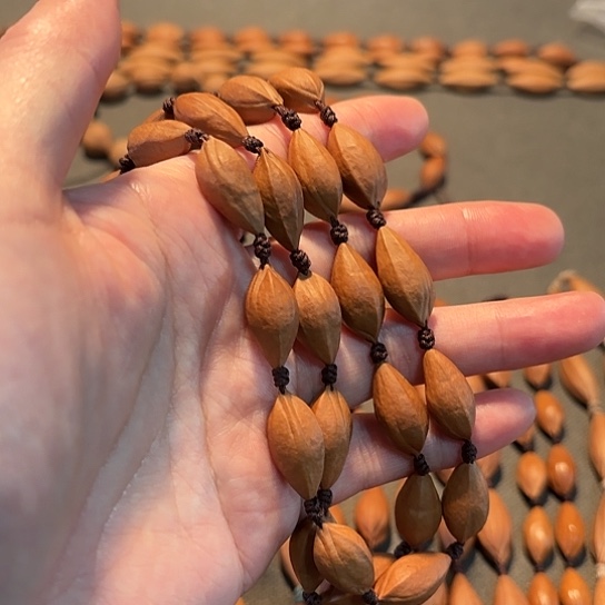 盛***哥1.0小金瓜子脖挂款30粒