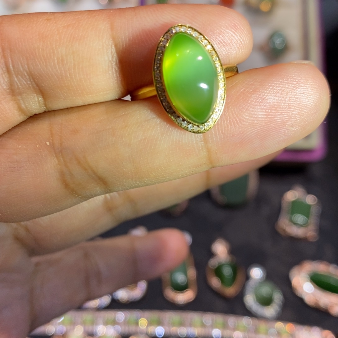 和田玉（碧玉）颈饰18K金镶嵌