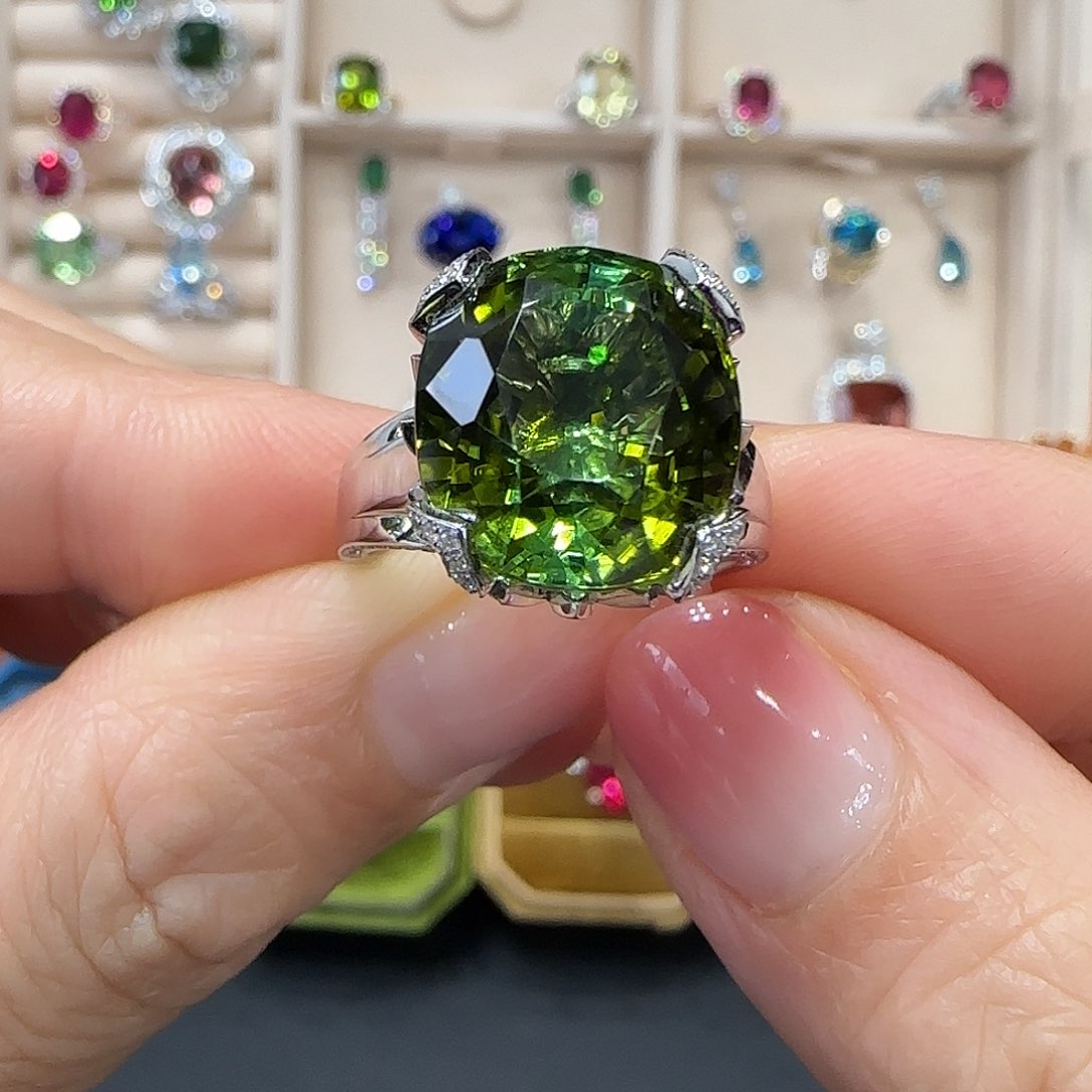 碧玺戒指18K金镶嵌13.3ct