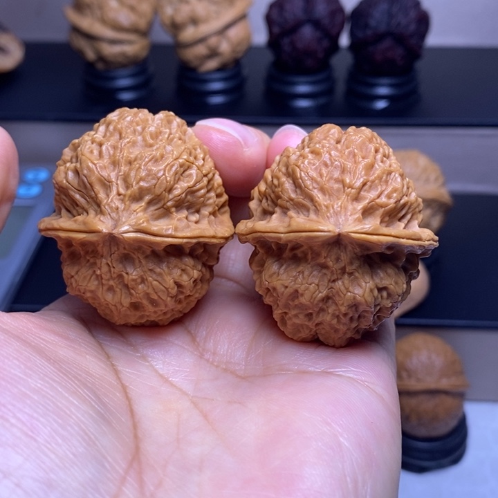 文玩核桃把件绣花鞋55