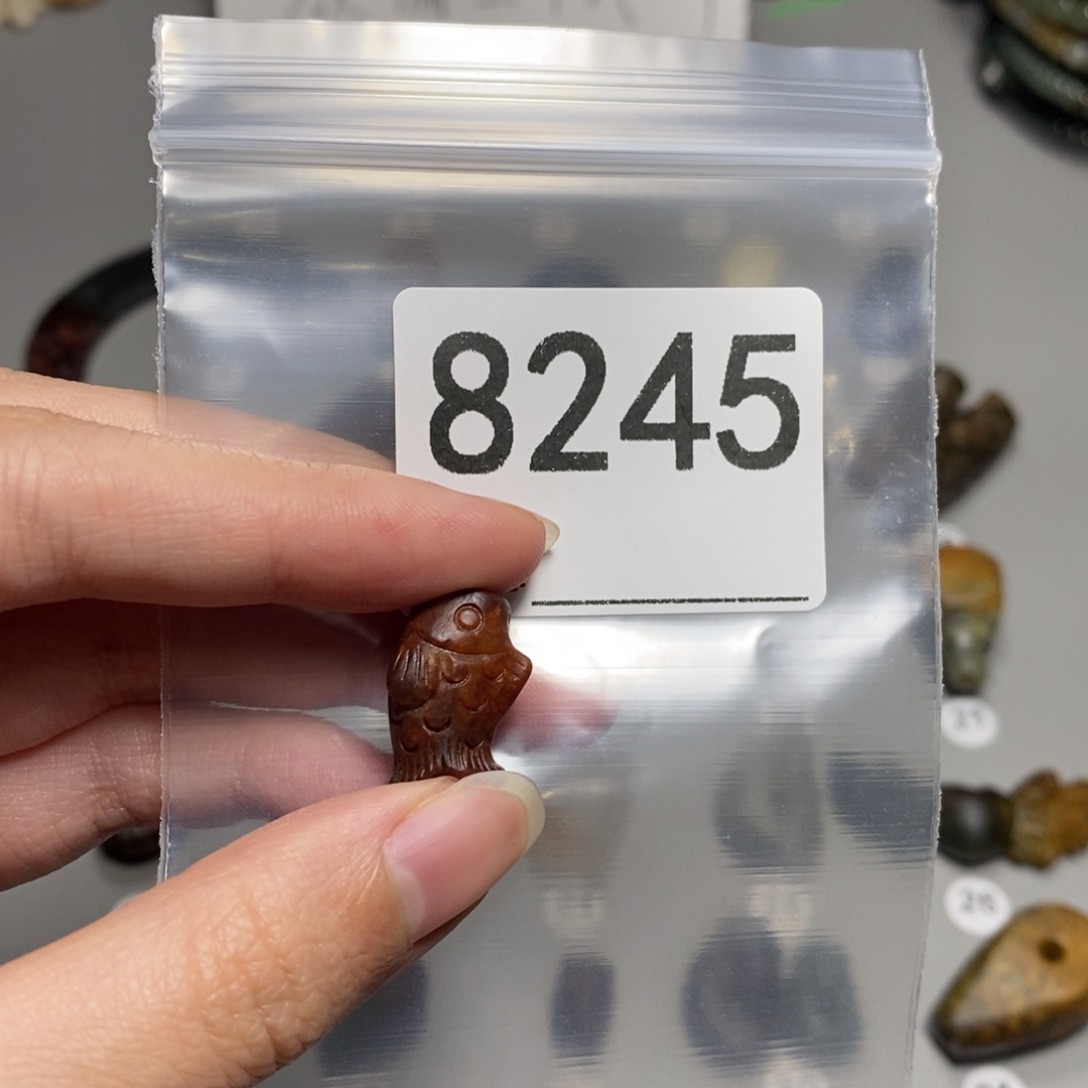 颈饰未镶嵌透闪石质玉清*