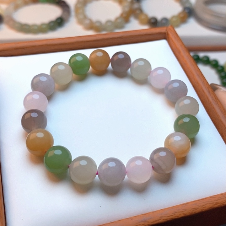 和田玉手链未镶嵌?