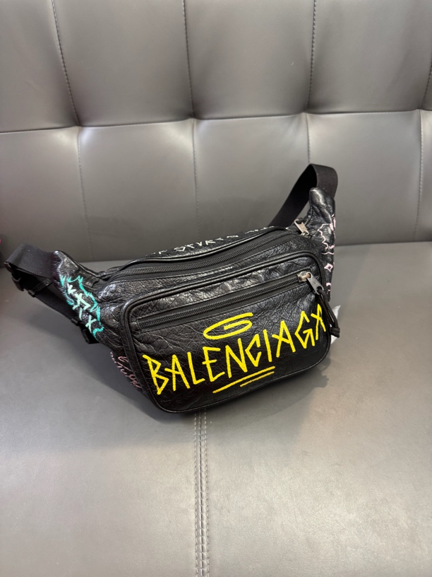 95新 Balenciaga/巴黎世家 巴黎世家限定涂鸦胸包