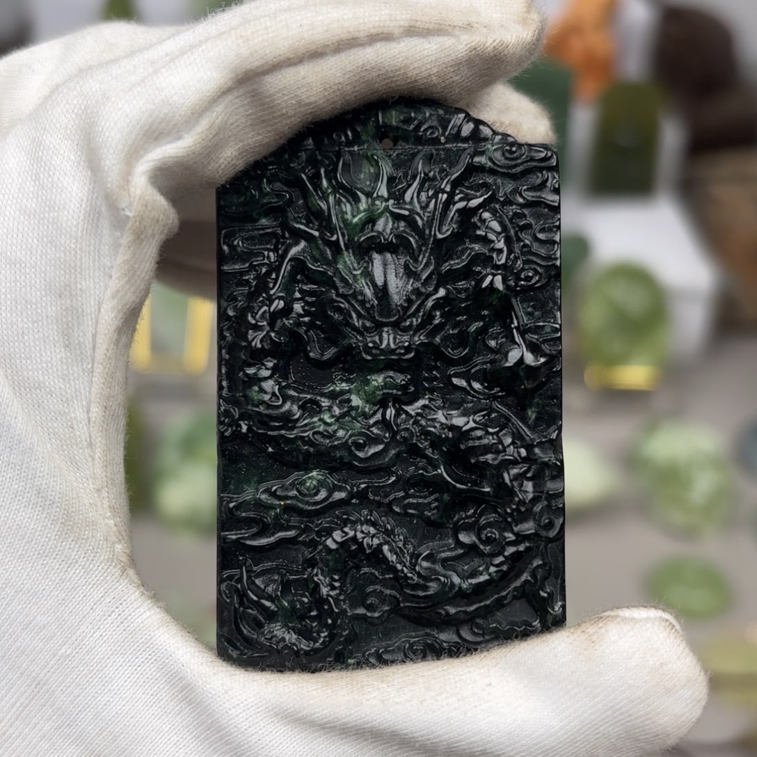 蛇纹石玉颈饰未镶嵌