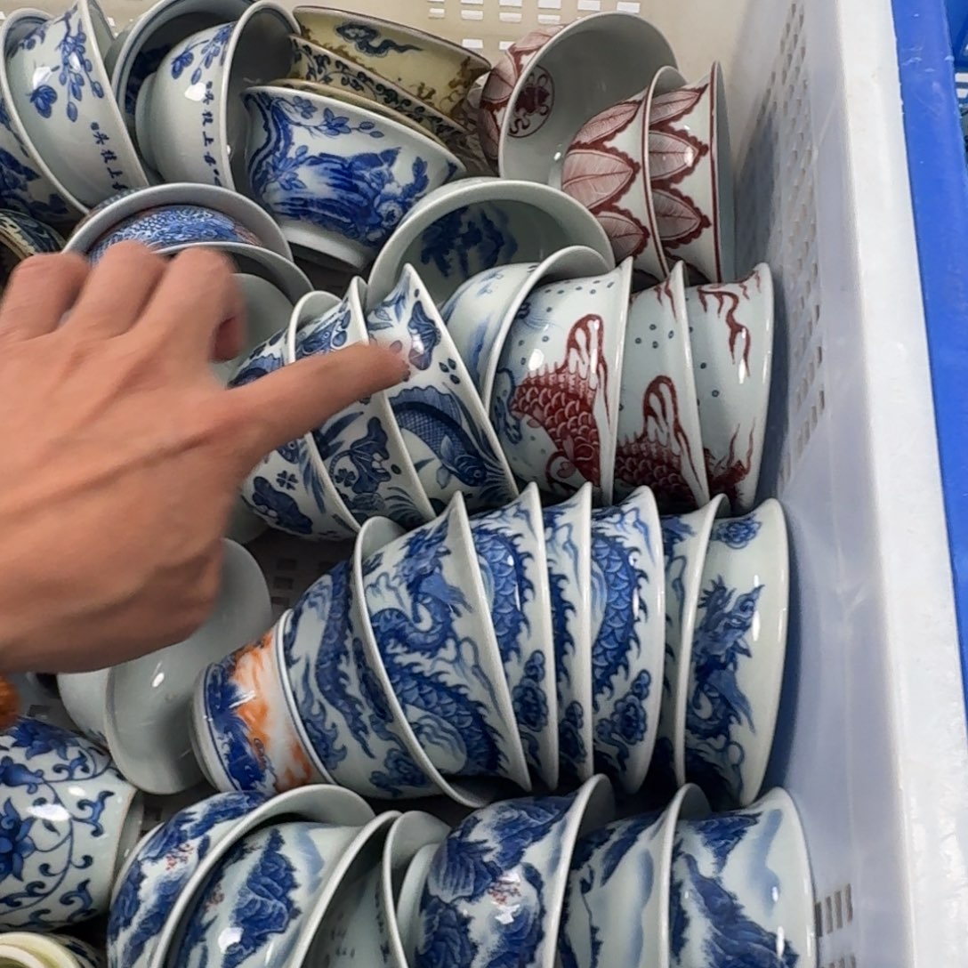 摆件陶青花鱼藻纹主人压手杯