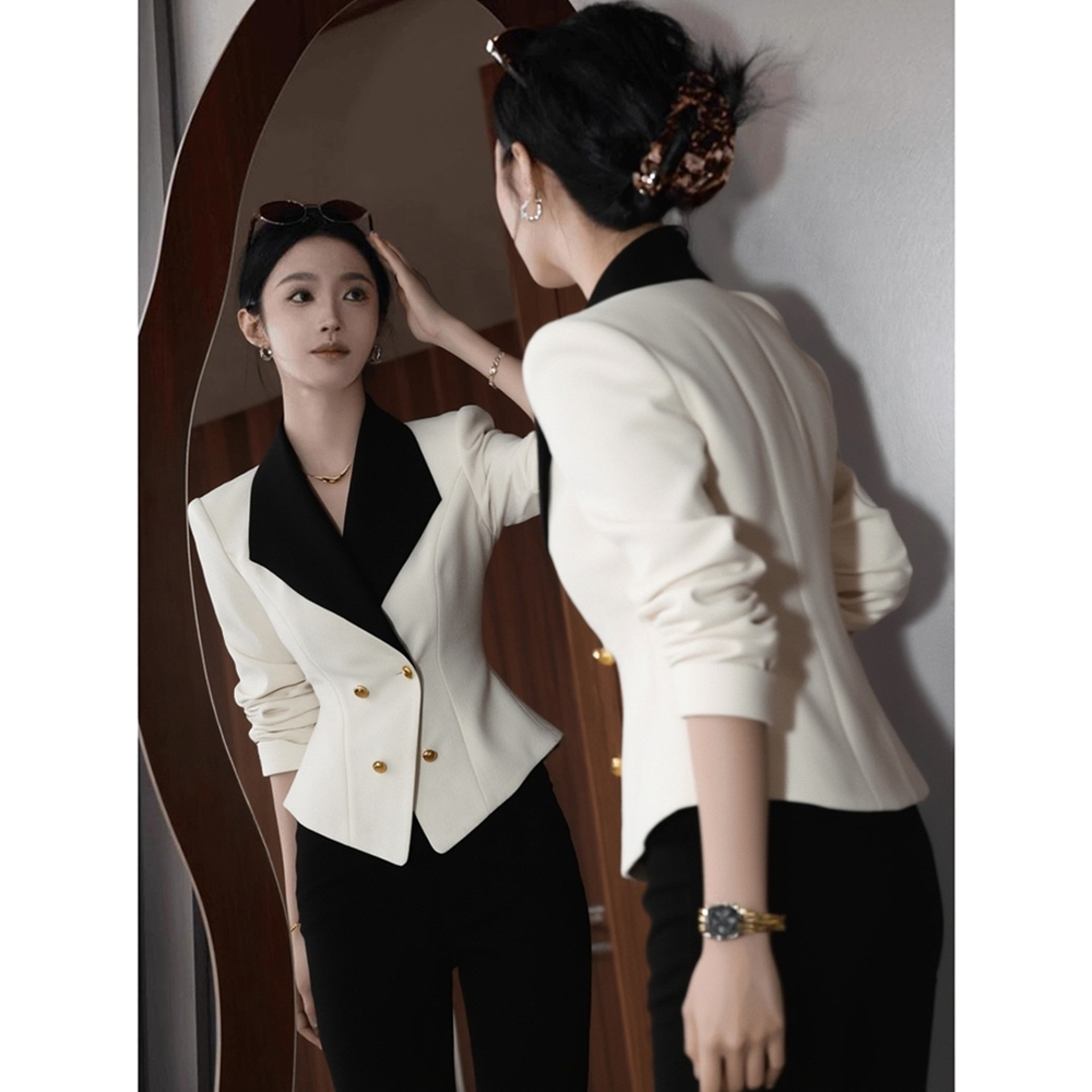 秋季新款韩系独特超好看上衣重要场合高级不撞款白色收腰西装外套