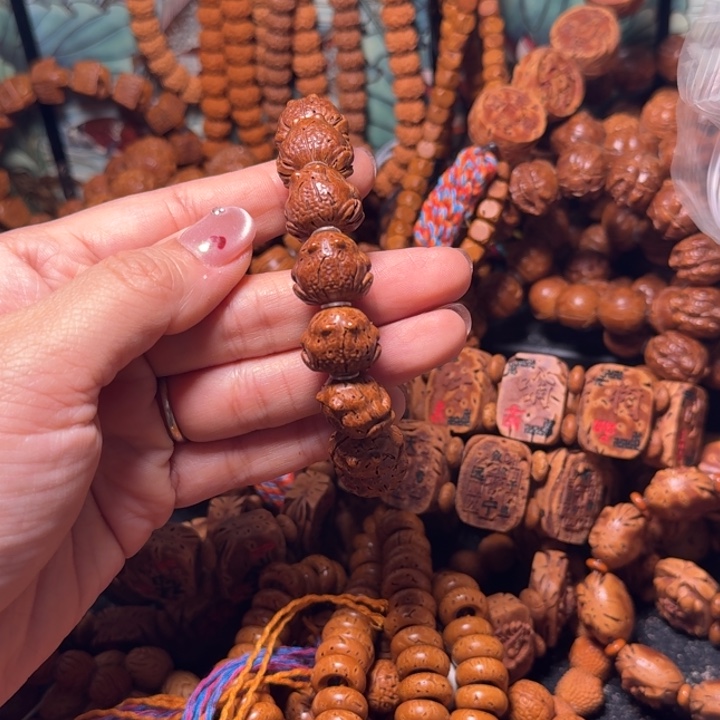 桃核吊坠呱呱来财