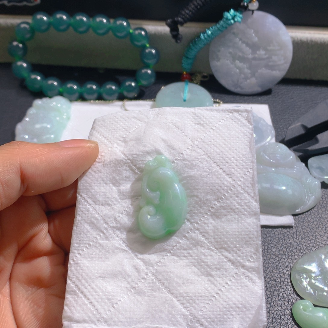 翡翠未镶嵌颈饰翡翠