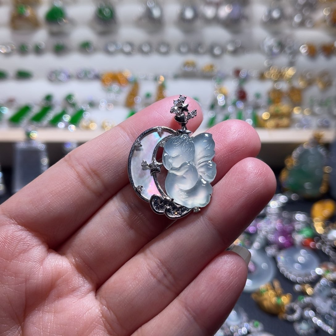 翡翠吊坠(不含链)18K金镶嵌