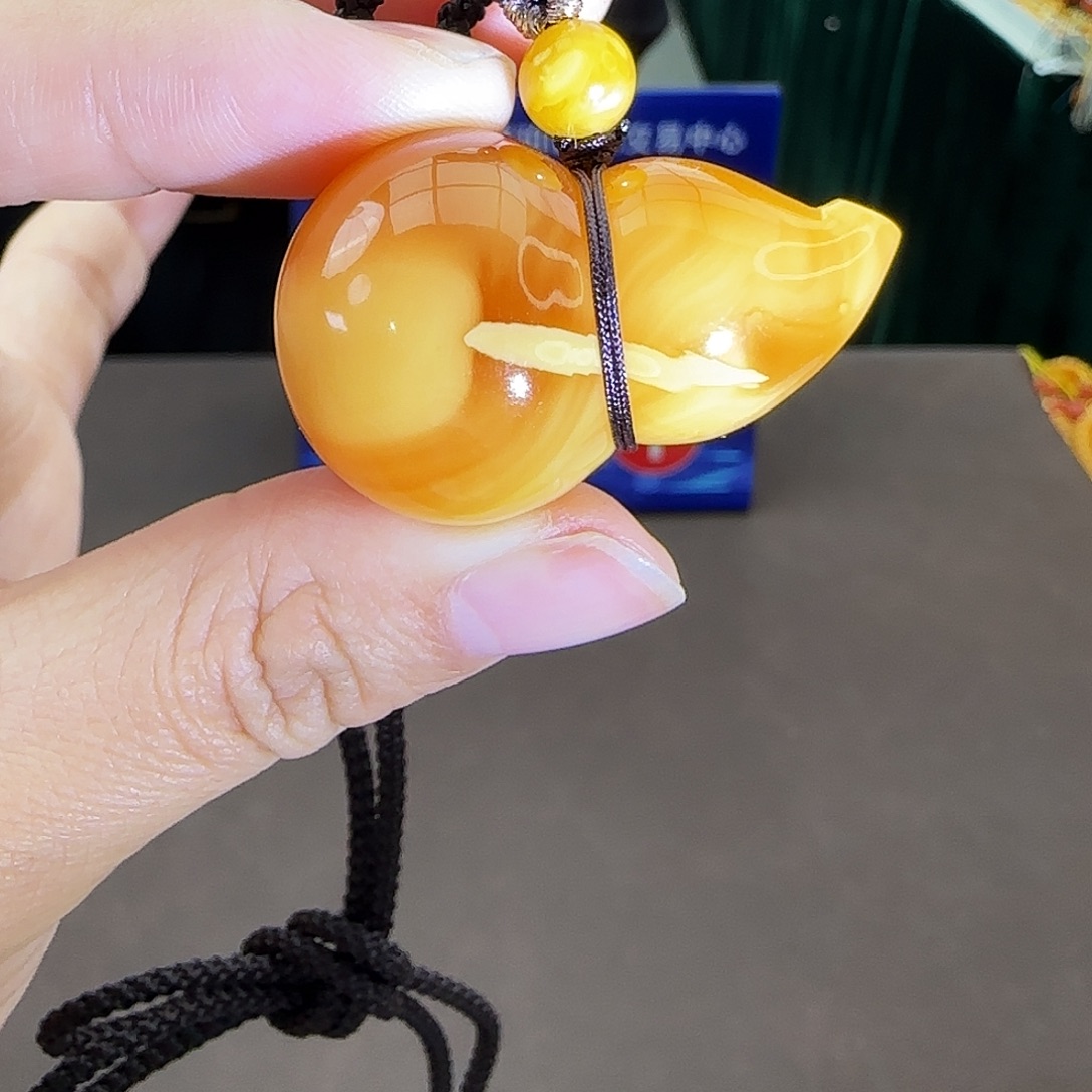 琥珀未镶嵌颈饰吊坠