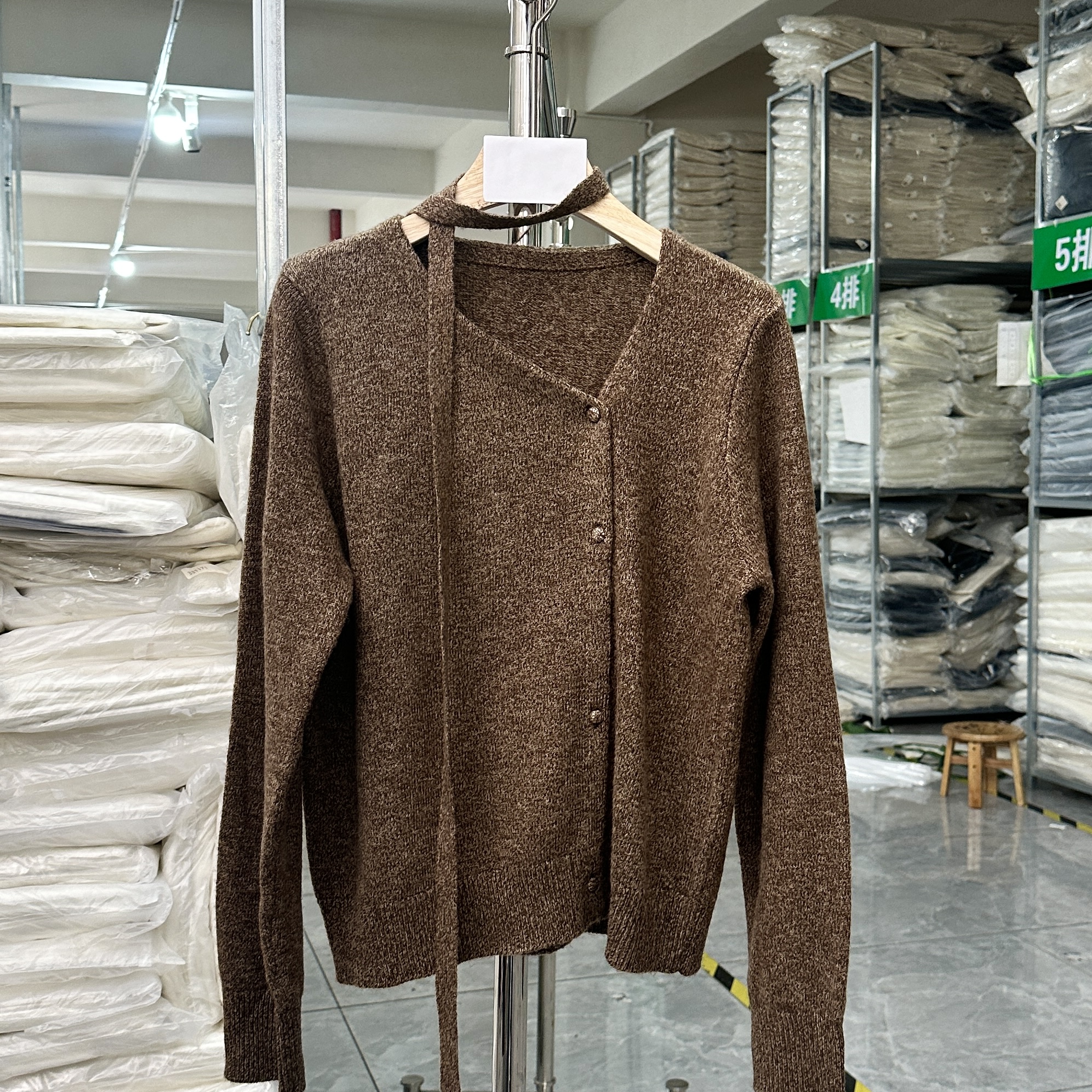 冬季V领侧开扣羊毛衫#气质时尚【巴黎250801】