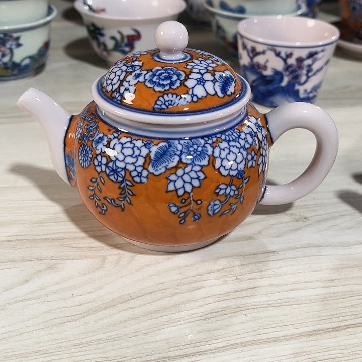 瓷片景德镇陶瓷茶壶。红。