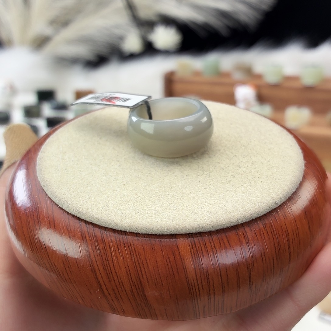 和田玉未镶嵌戒指灰紫馒头片18.3mmj158