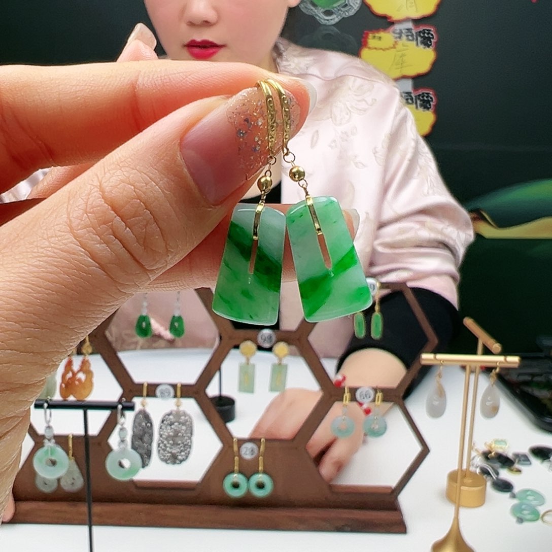 翡翠耳饰18K金镶嵌天然翡翠耳饰18k金镶嵌